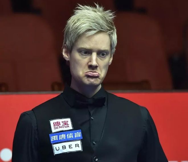 了他个人光 了他个人光