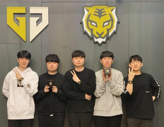 也为全球休 也为全球休