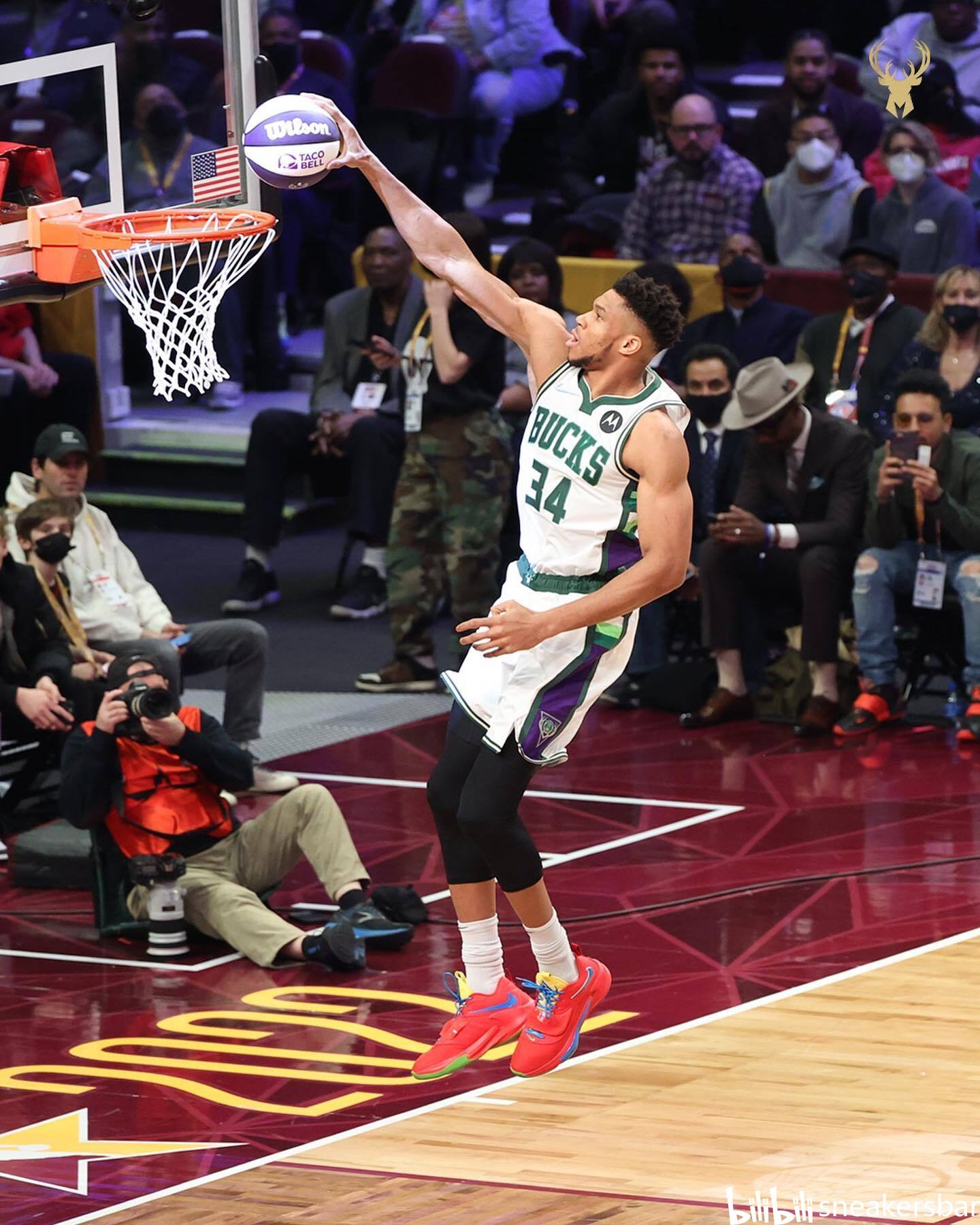 吸引着来自 吸引着来自